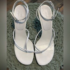 Women’s Size 8.5 Gianni Bini white ankle strap heels, Never worn.